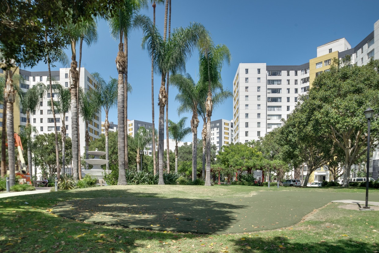 Park La Brea Apartments in Los Angeles, CA Westside Rentals