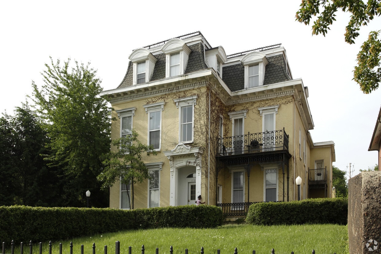Primary Photo - 1518 W Market St
