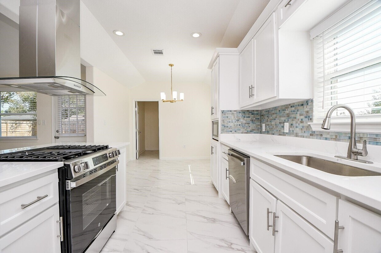 Foto principal - 10402 Kirkhall Dr