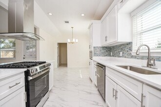 Building Photo - 10402 Kirkhall Dr