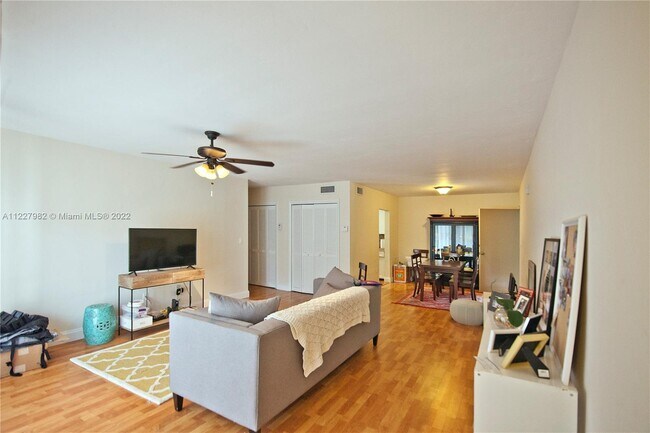 Foto del edificio - 9354 SW 77th Ave