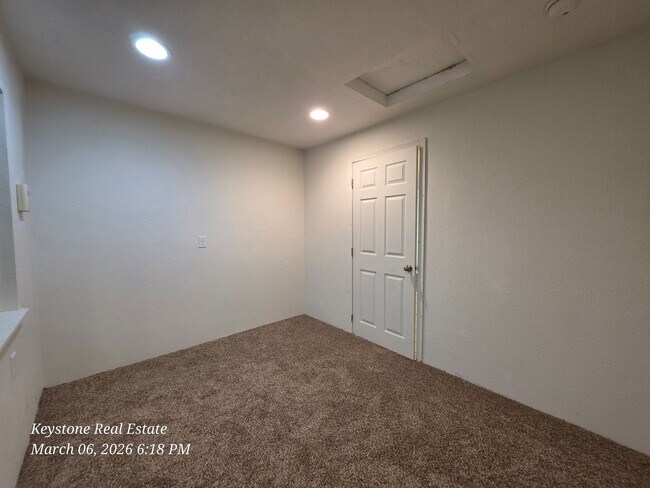 Building Photo - 15454