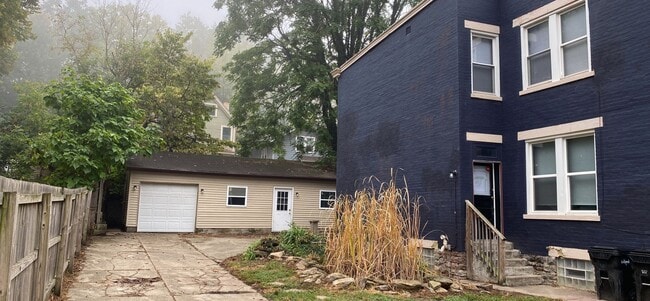 Building Photo - **Deposit Special $1000** 119 Valencia 3BR...