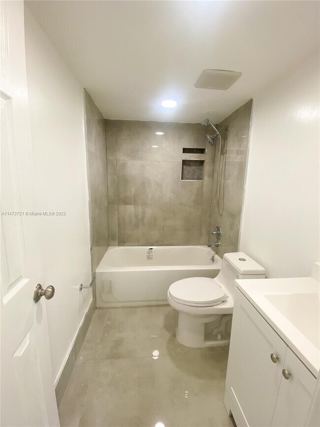 Foto del edificio - 2550 W 67th Pl