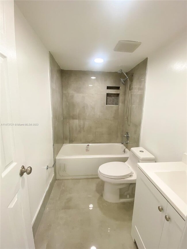 Building Photo - 2550 W 67th Pl