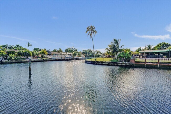 Foto del edificio - 949 SE 10th Ct