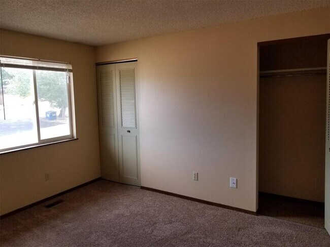Foto del edificio - 6375 Chippewa Rd