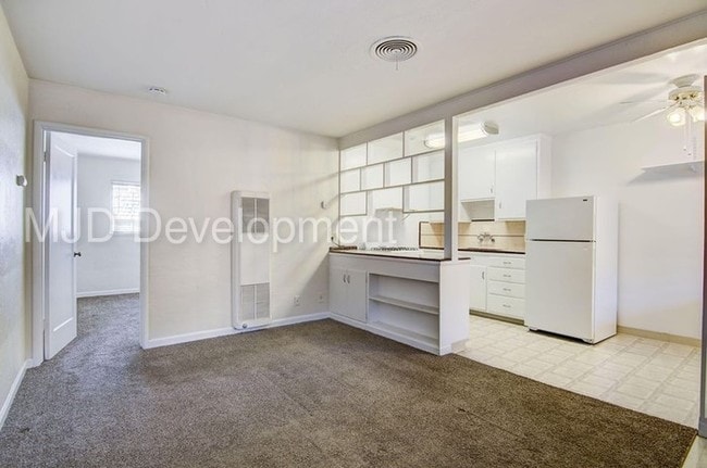 Building Photo - 1 Bedroom 1Bath $1300/Mo