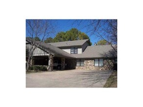 Building Photo - 2504 E Sweetbriar Dr