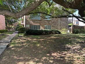 Building Photo - 4349 Bellaire Dr S