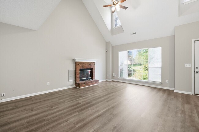 Foto del edificio - Newly renovated 3Bd 2.5bath SFH in Chadbury Concord