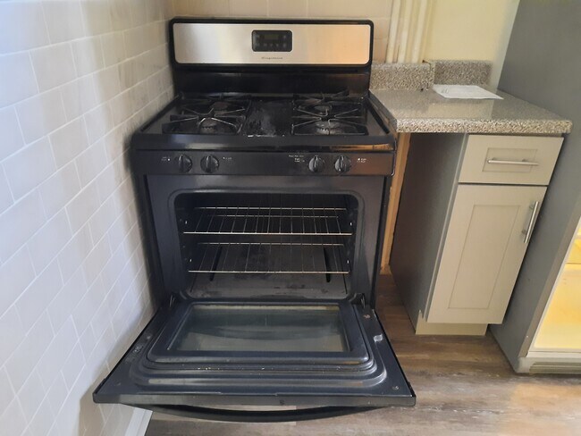 Stove - 23 Cortlandt St