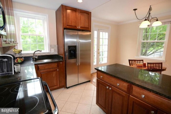 Building Photo - 2 br, 2 bath Townhome - 2947 S Dinwiddie St