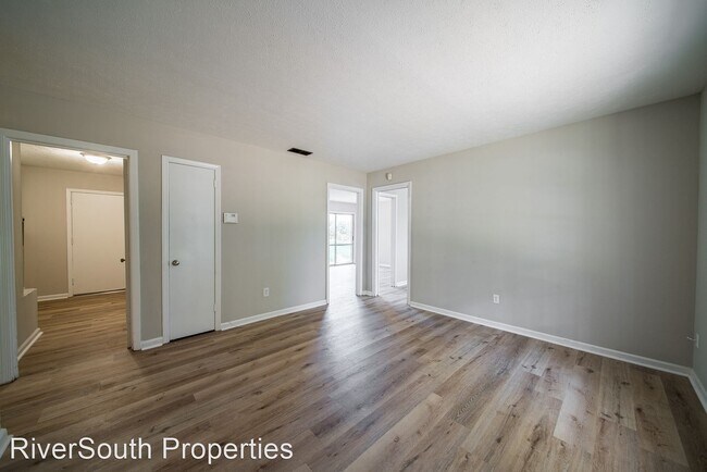 Building Photo - 3 br, 2 bath House - 3826 Ukraine Dr