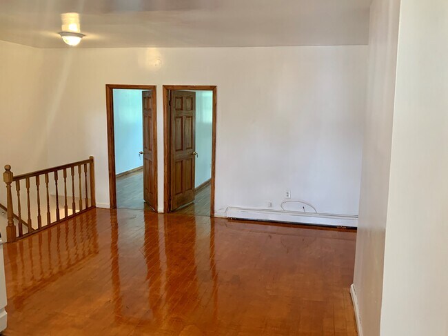 Foto del edificio - 44 Tompkins Ave