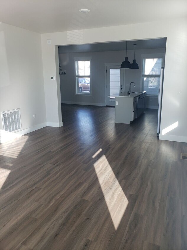 Foto principal - 6127 Farmstead Ave