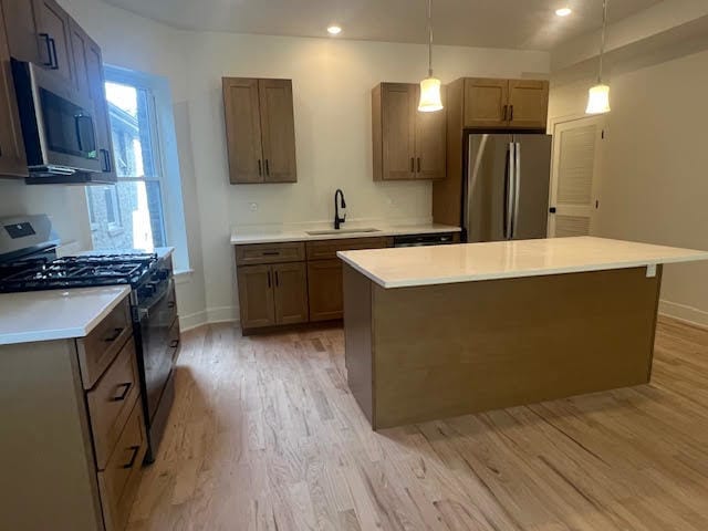 Building Photo - 3025 W Ainslie St