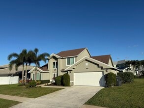 Building Photo - 2400 Seaford Dr