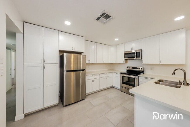 Foto del edificio - 5449 W Flower St