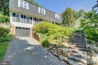 Building Photo - 9004 Levelle Dr