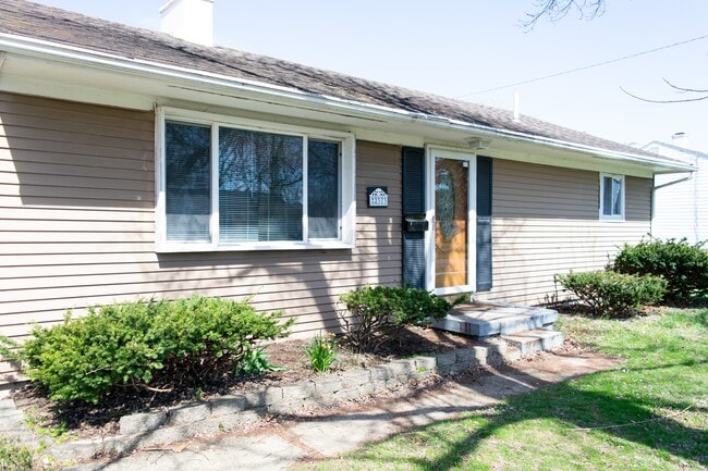 Photo - 2373 Vale Dr House