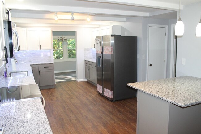 Foto del edificio - 498 Mont Vernon Rd