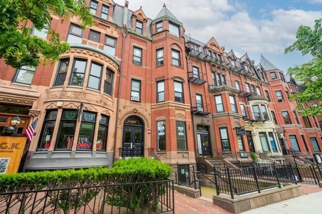 Building Photo - 270 Newbury St