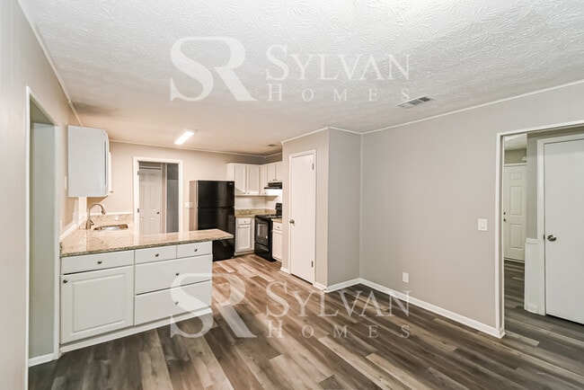 Foto del edificio - One-level living in this 3 BR, 2 BA home