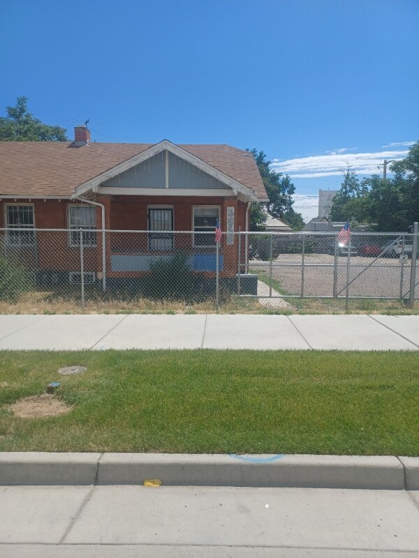 Building Photo - 4656 Brighton Blvd