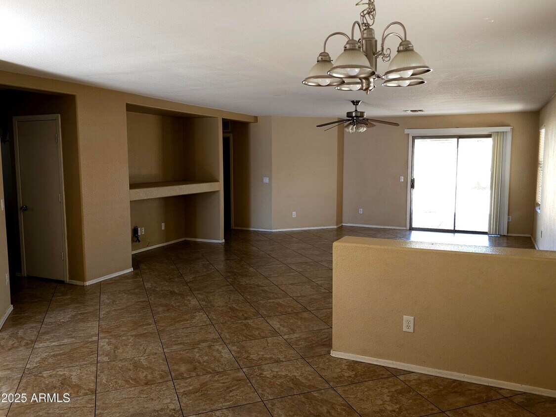 Building Photo - 15116 W Fillmore St