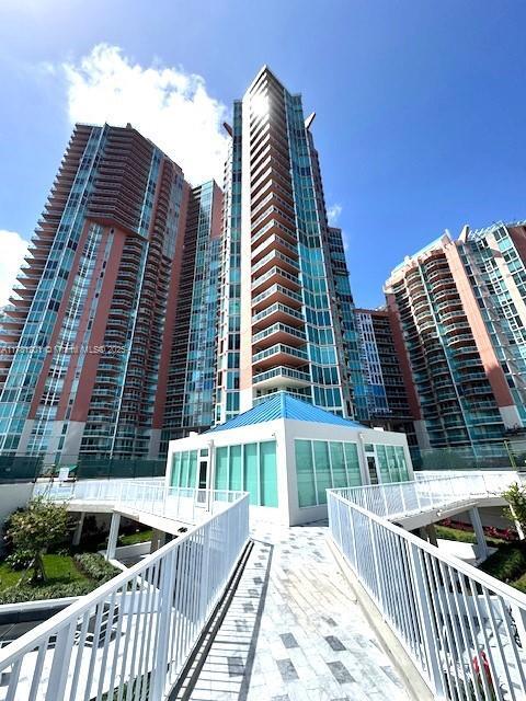Foto principal - 3370 Hidden Bay Dr