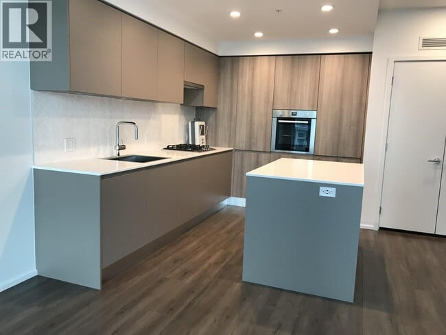 Building Photo - 3833-3833 Evergreen Pl