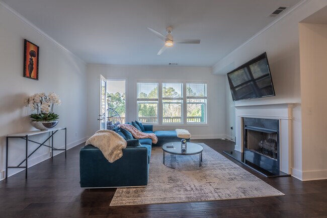Foto del edificio - 2146 Colvin Ct NW