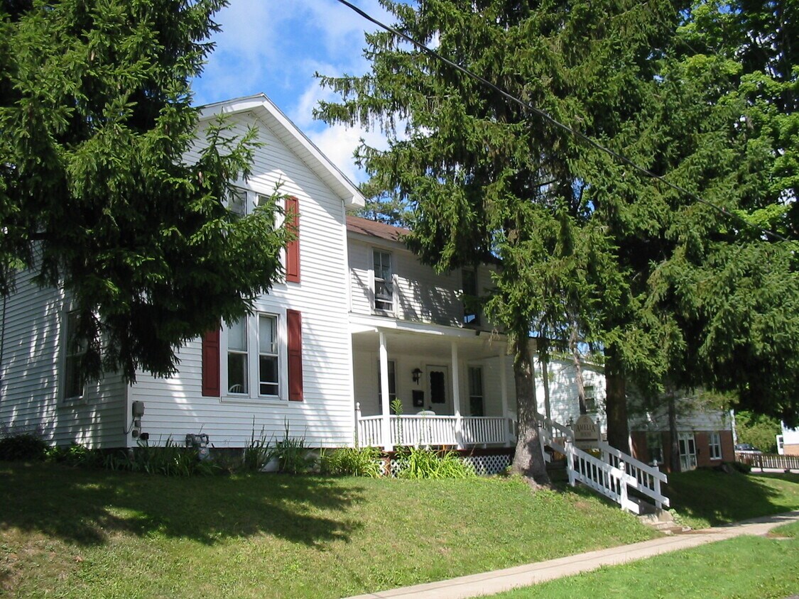 122 Water St, Edinboro, PA 16412 Townhome Rentals in Edinboro PA