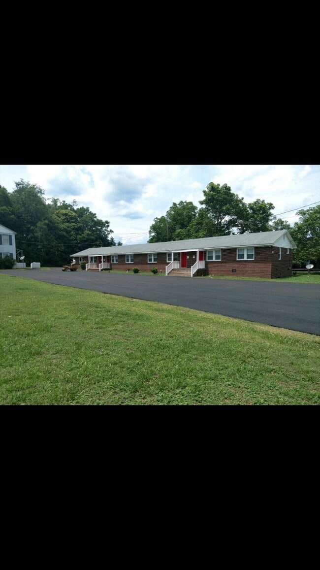 Building Photo - 605 N. Adair Street Apt #3