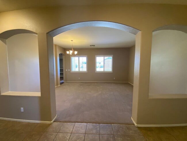 Building Photo - Dream Home in Power Ranch!