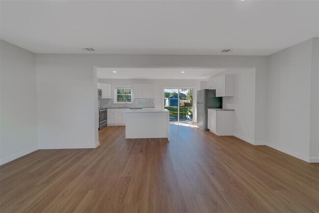 Building Photo - 4418 W Prescott St