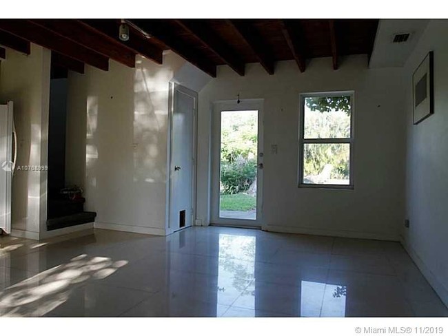 Foto del edificio - 450 NE 127th St