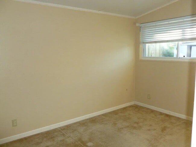Building Photo - 1230 Manzano Way