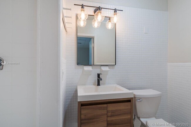 Foto del edificio - 1541 Cordova Rd