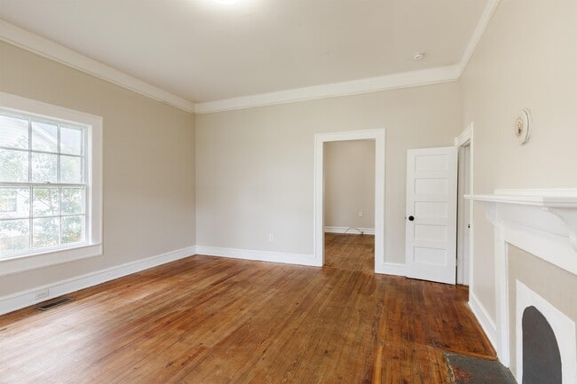 Photo - 22 E 7th St House