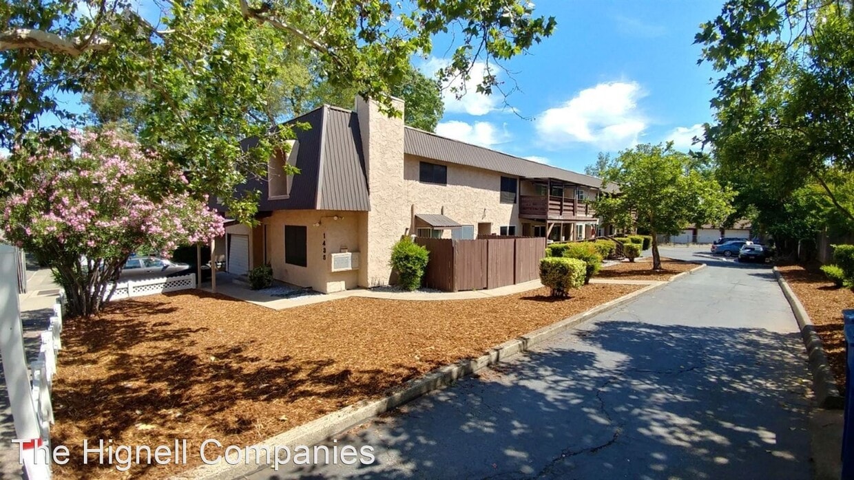 1435 Willis St, Redding, CA 96001 Room for Rent in Redding, CA