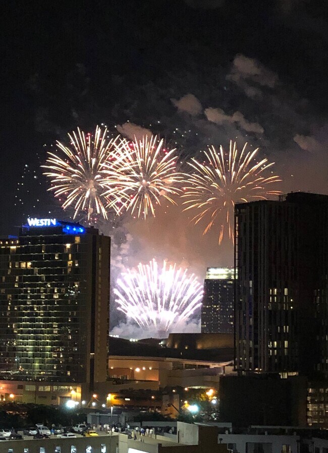 Foto del edificio - 700 12th Ave S