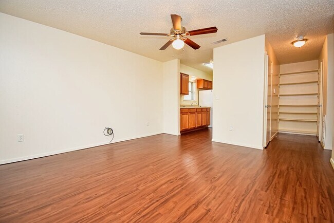 Building Photo - 100 Sunset St