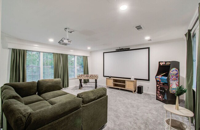 Foto del edificio - 5135 Westerham Pl