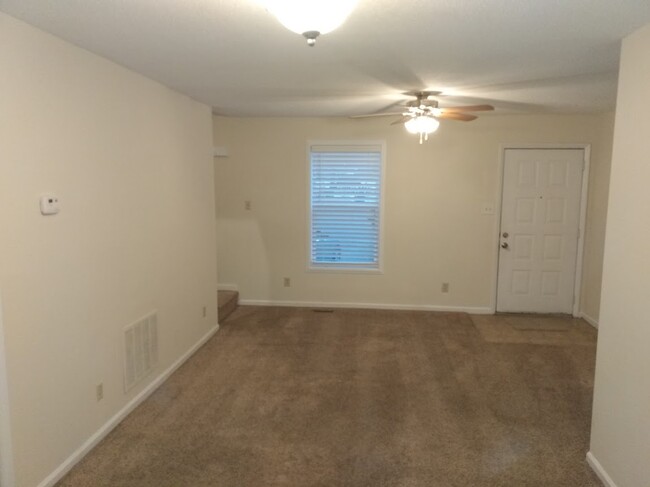 Building Photo - 15 Baytree Ct