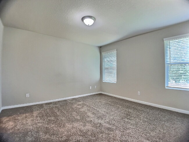 Foto del edificio - "Spacious 3-Bedroom Oasis with 2.5 Baths i...