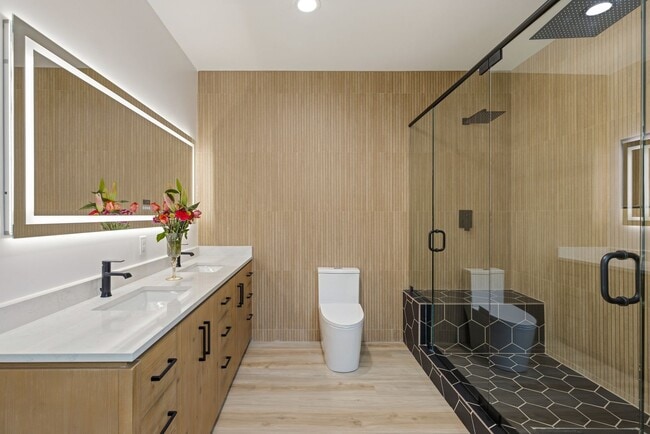 Foto del edificio - JUST BUILT in Mission Hills – 3BR/3BA w/ Massive Private Yard + 4+ Car Driveway (Pet Friendly!) |...