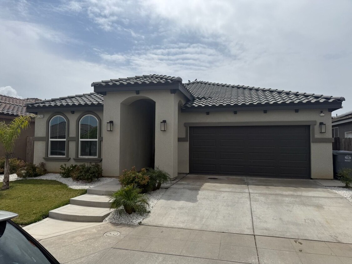 Foto del edificio - Welcome Home! Madera 3 Bedroom 2 bathroom with Solar