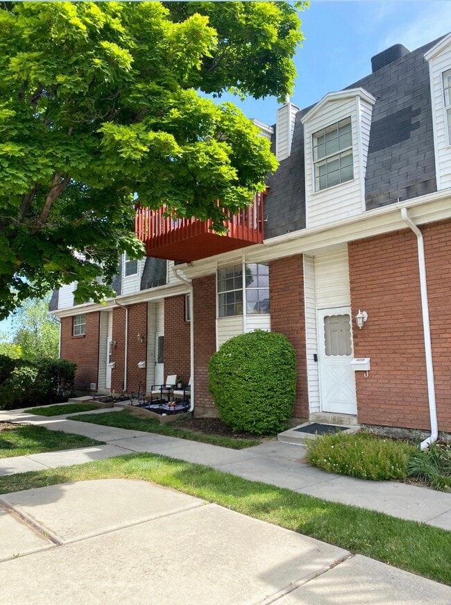 Building Photo - 8272 Williamsburg Park Cir